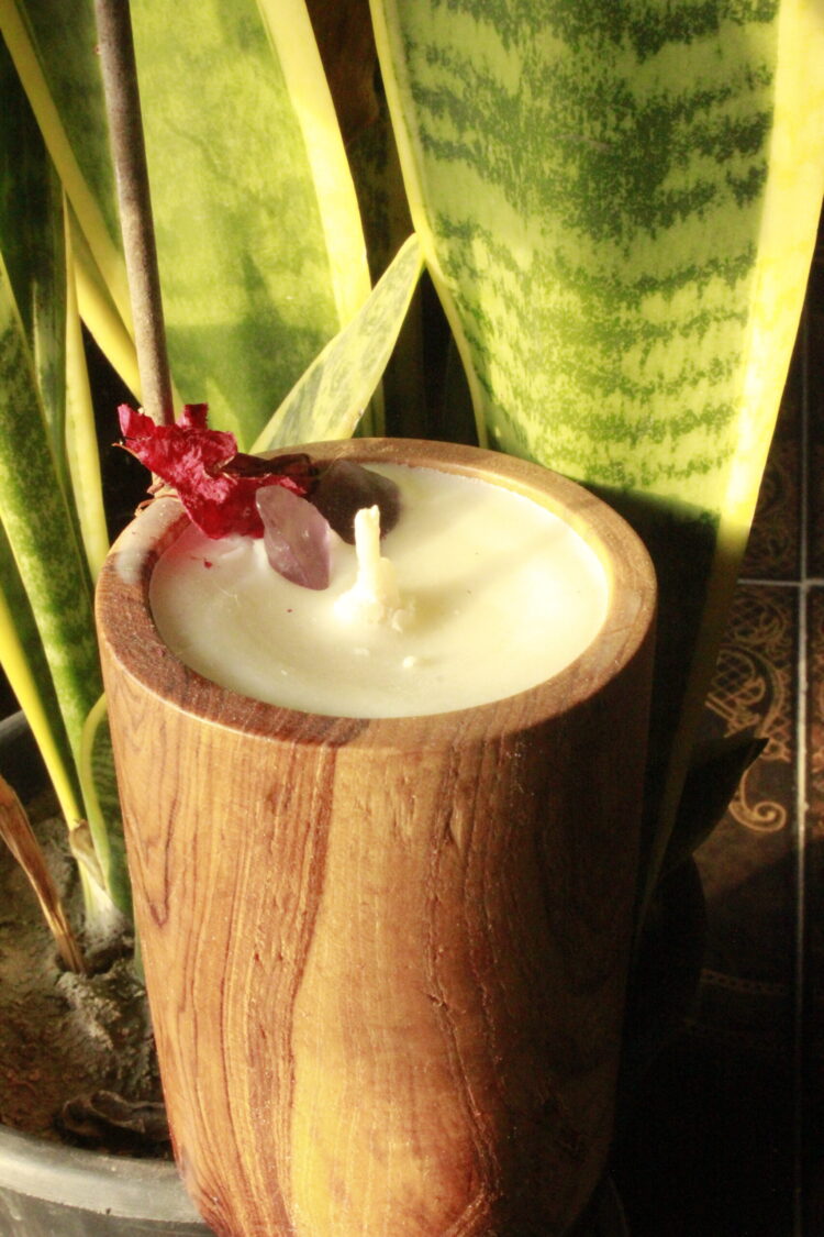 Teak wood container candle - Image 4